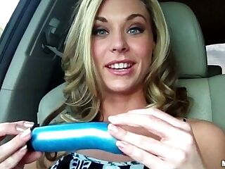 Beautiful MILF Michelle Monroe enjoys vibrator